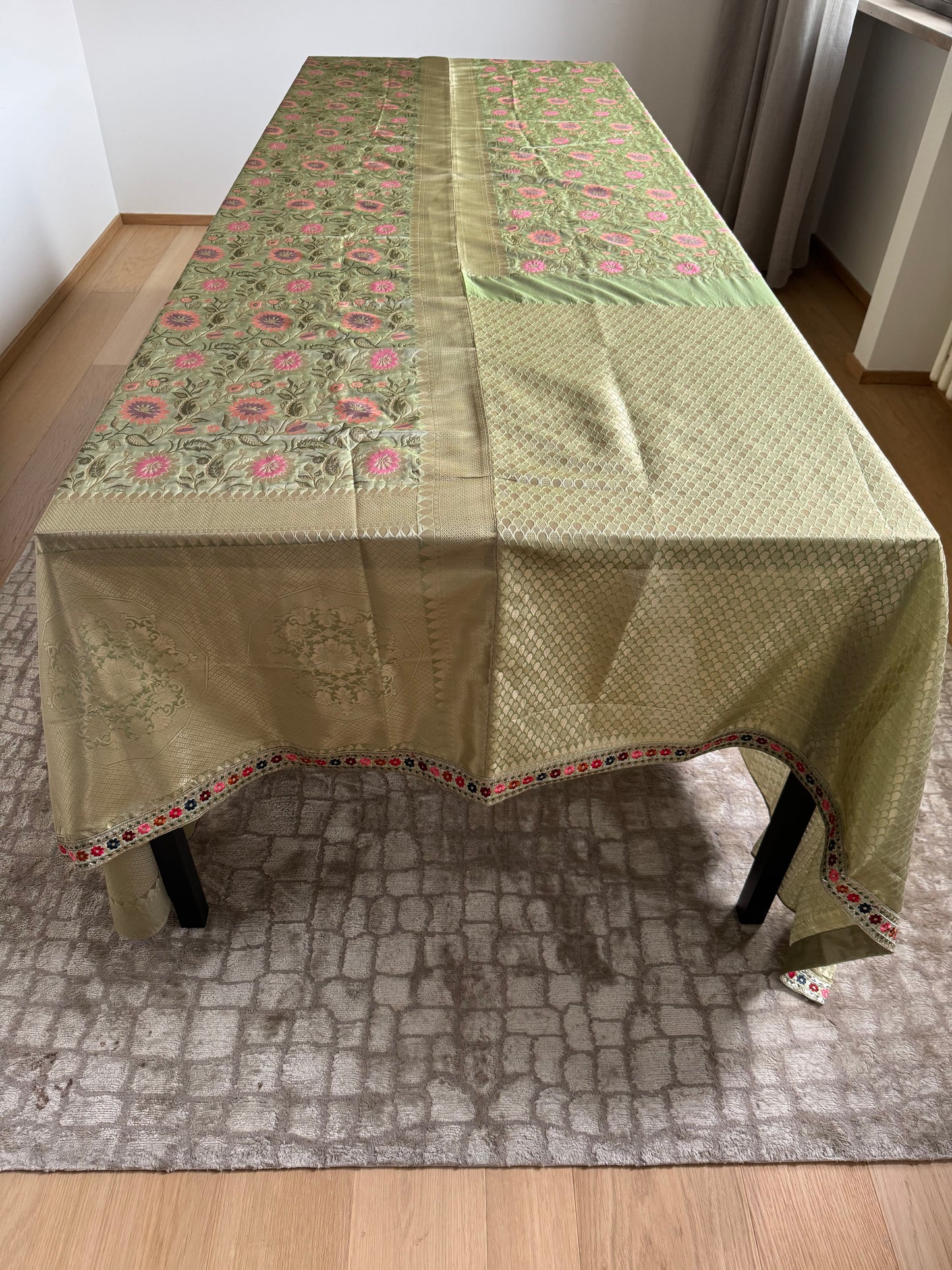 Tovaglia Sari
